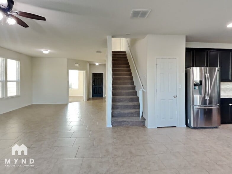 Building Photo - 9919 Silver Spoon