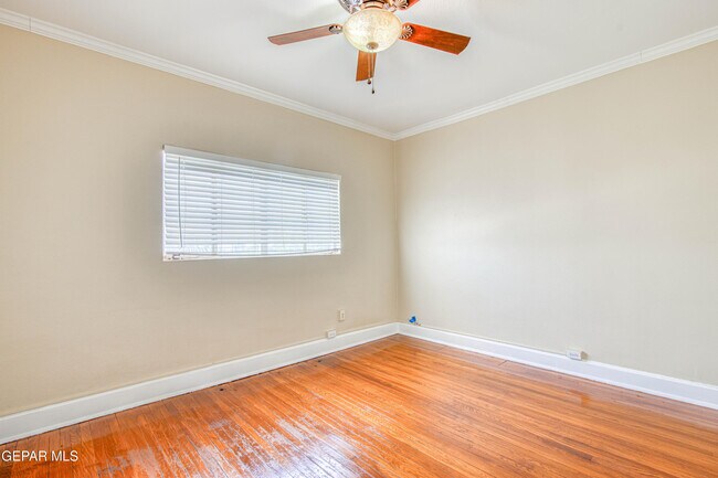 Building Photo - 1701 Elm St