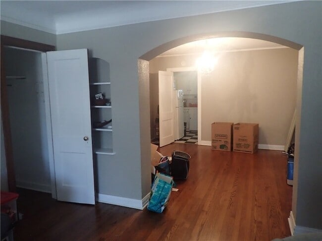 Building Photo - 5918 La Vista Dr