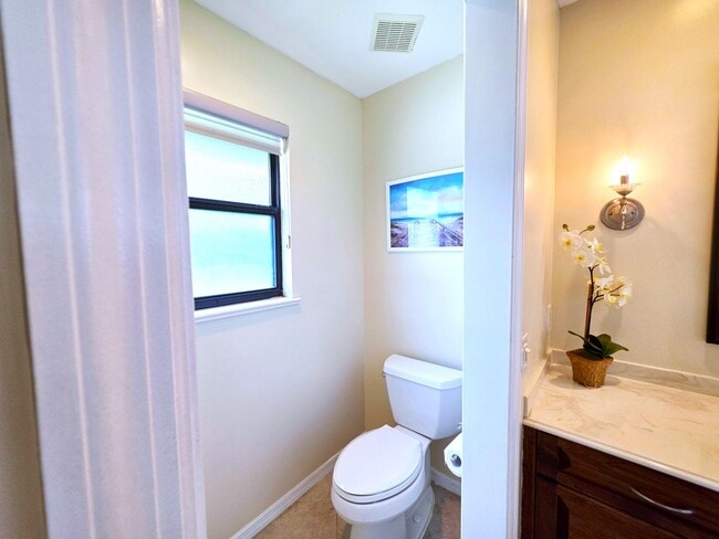 Building Photo - 1060 31st Ave