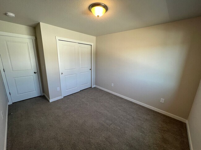 Building Photo - Modern 3 Bed 3 Bath Townhome off of N Carefree and Tutt!!! **Built in 2023**