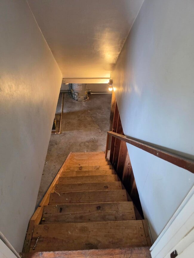 Building Photo - 1038 Kees Rd