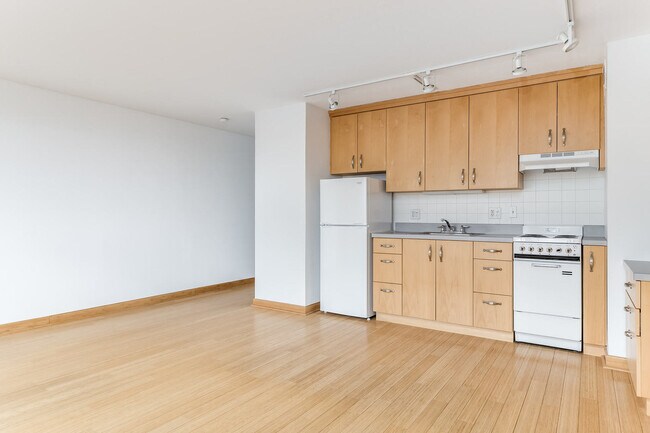 Building Photo - 3100 N Lake Shore Dr