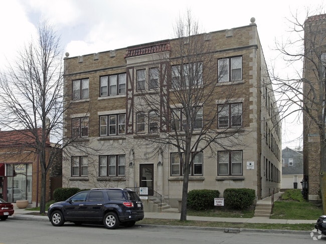 Primary Photo - 4480 N Oakland Ave