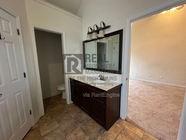 Building Photo - 2513 Stardust Ln