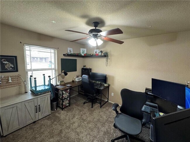 Building Photo - 1008 Kensington Dr