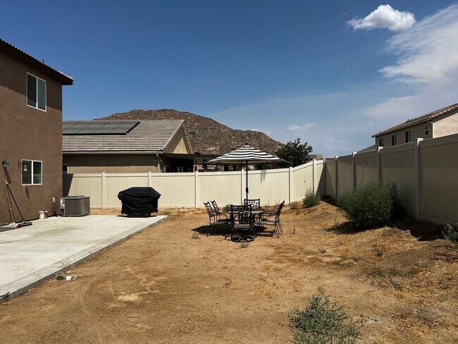 Building Photo - THIS HOME COMES WITH AN ADU