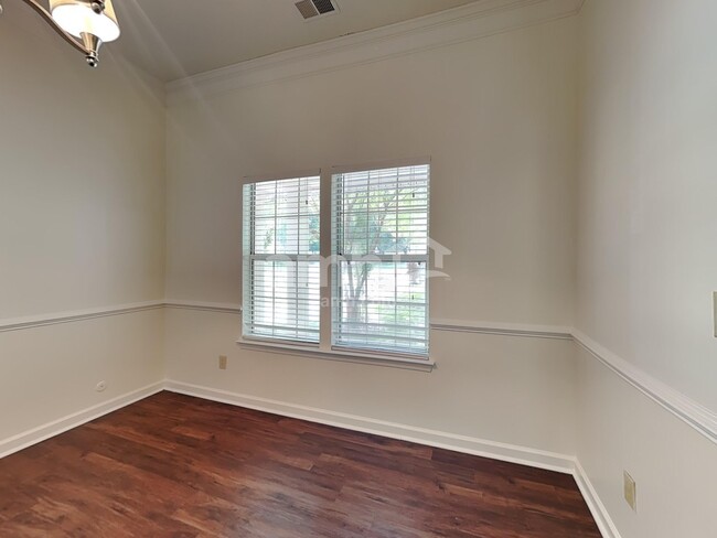 Building Photo - 3023 Laurelwood Dr