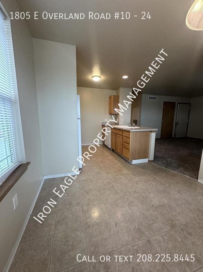 Building Photo - 1805 E Overland Rd