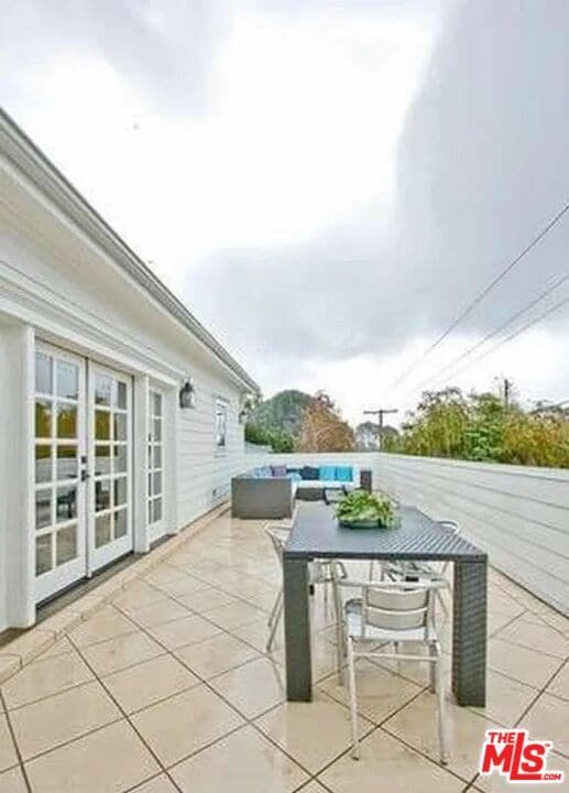 Building Photo - 580 N Kenter Ave