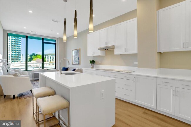 Building Photo - 801 N Fairfax St