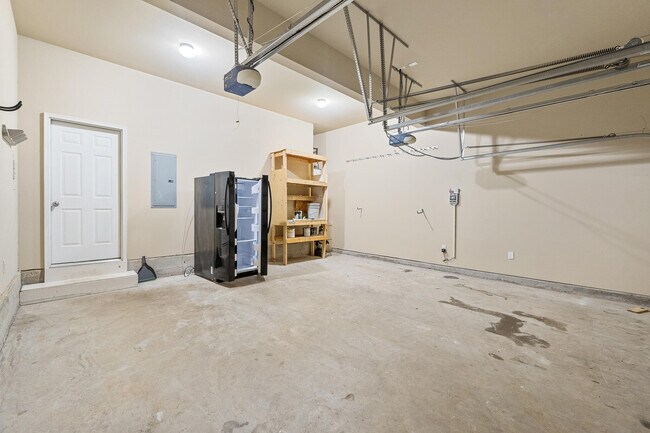 Building Photo - 1023 Iris Glen Dr