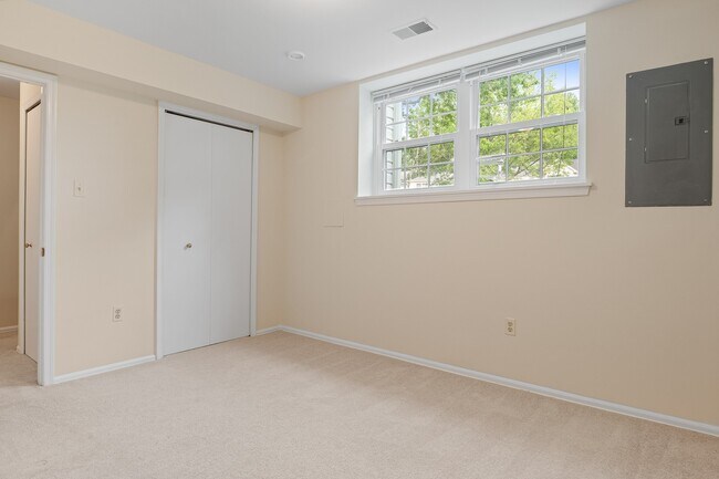 Building Photo - 11740 Stonegate Ln