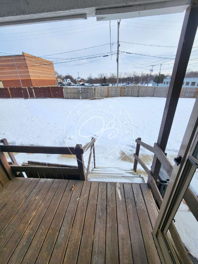 Building Photo - 2 bed 2 story townhouse! Individual basement! Front and back entrances with porch!