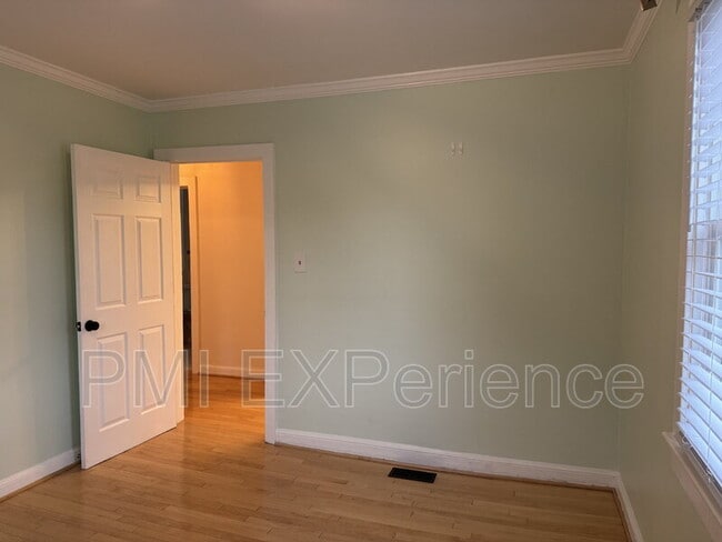 Building Photo - 8203 Comet Dr