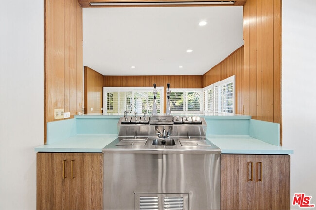 Building Photo - 8900 Alto Cedro Dr