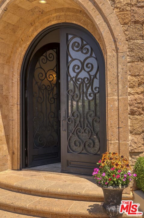 Building Photo - 4718 White Oak Ave