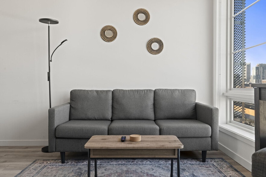 Building Photo - 501 N Perth St