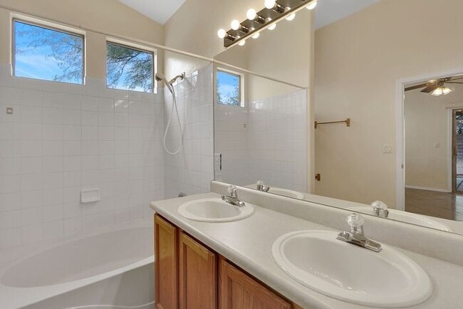 Building Photo - Sunlit Serenity in Rita Ranch – Vaulted Ce...