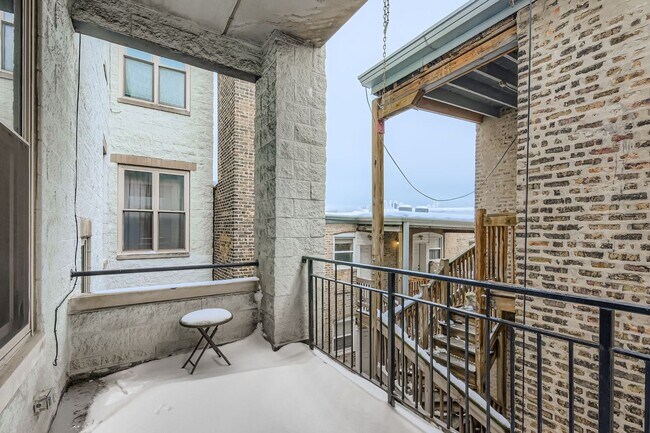 Building Photo - Beautiful 2BD/2BTH Apartment on Lawrence  FOR RENT!