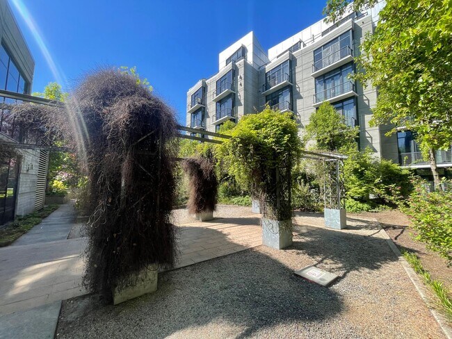 Building Photo - Sleek and Sophisticated: Upscale 1-Bdrm/2b...