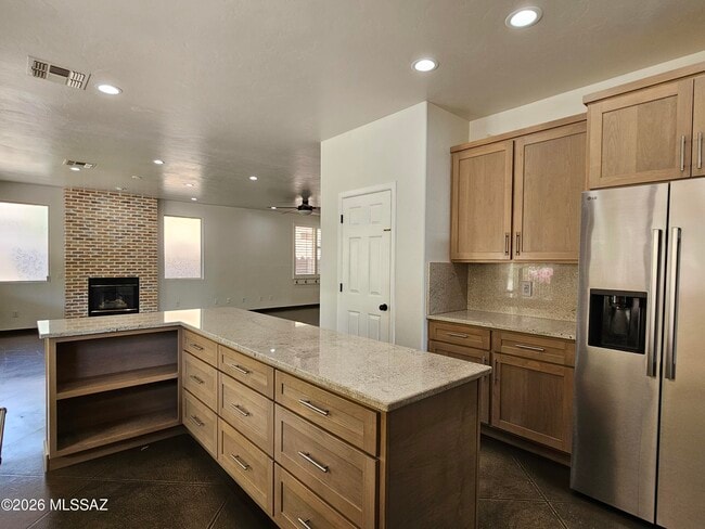 Building Photo - 4389 N Sunset Cliff Dr