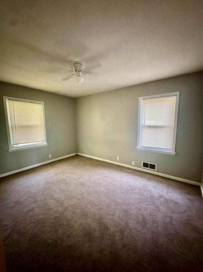 Building Photo - ***1/2 OFF FIRST MONTH’S RENT***Midtown 3 Bedroom 1 Bath Home For Rent