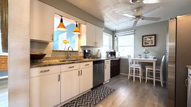 Building Photo - 1121 Clearwater Rd