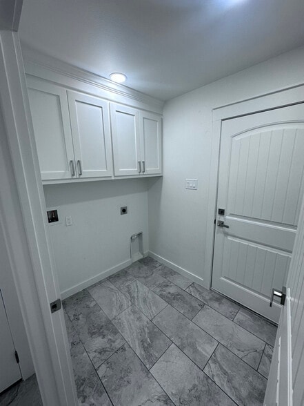 Building Photo - 11902 Evanston Ave