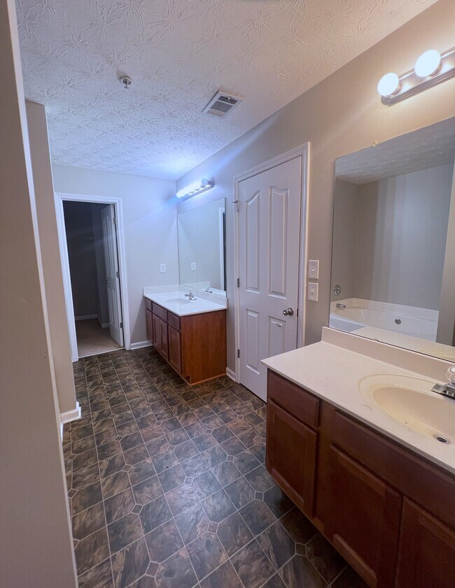 Building Photo - 3803 Augustine Pl