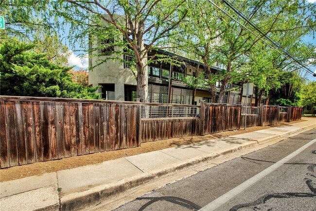 Building Photo - 1308 W N Loop Blvd