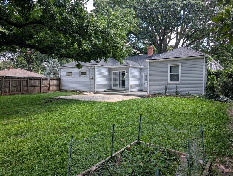 Building Photo - 5800 Floyd St