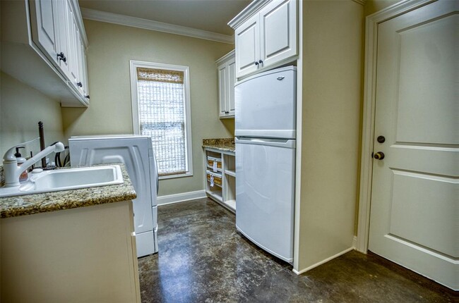 Building Photo - 1035 Timber Elm