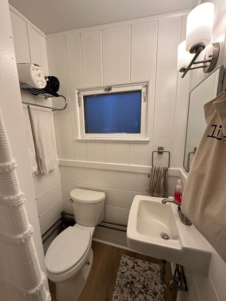 Building Photo - 14 Lake Shore Dr