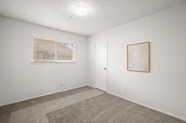 Building Photo - 4822 Transit Cir