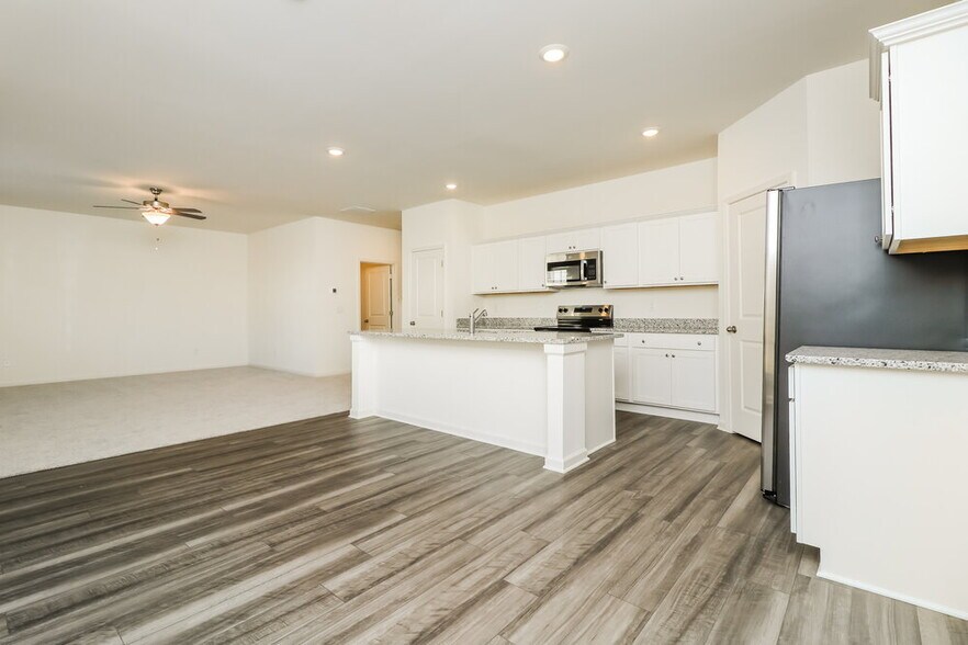 Building Photo - 7615 Saffron Ave