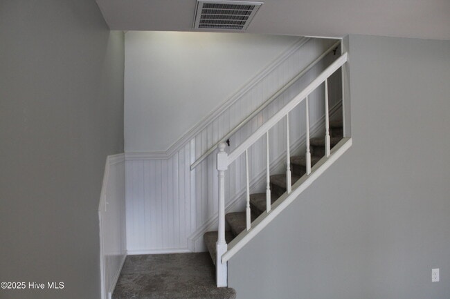 Building Photo - 933 Perrin Dr