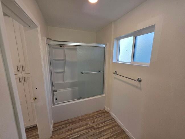 Building Photo - 524 W Greenwood Ave