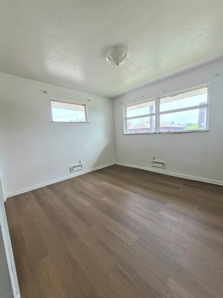 Building Photo - 316 Sheppard Ave