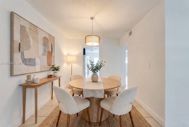 Building Photo - 1450 NE 170th St