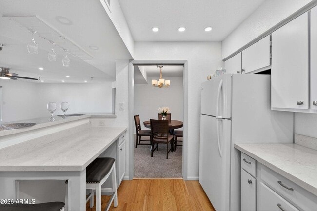 Building Photo - 425 S Parkcrest