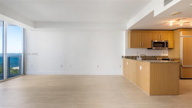 Building Photo - 10275 Collins Ave