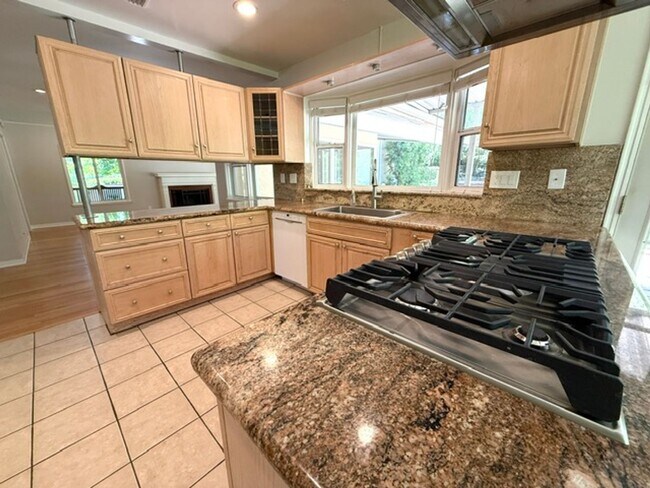 Building Photo - La Cañada Schools-  Family Home - Natural Hardwood, 2 car attached garage, Central A/C, New Appli...