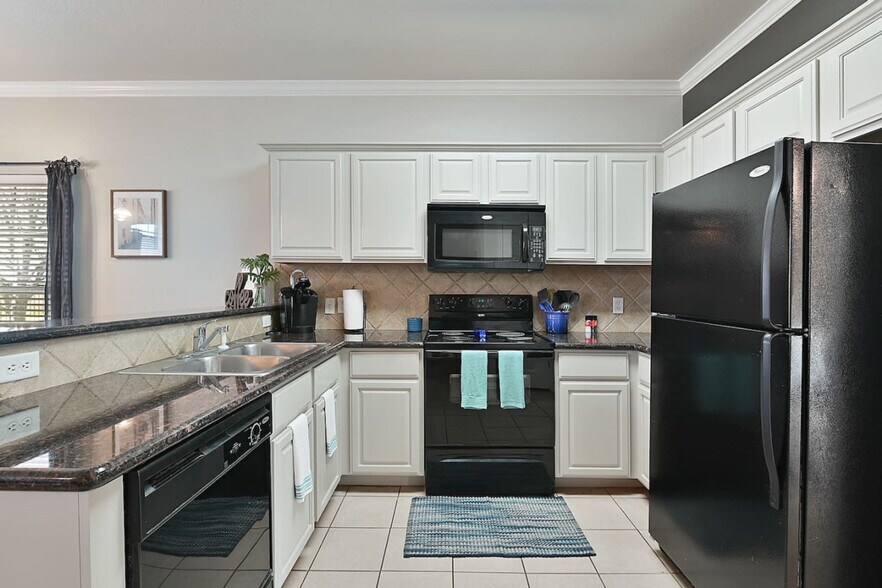 Building Photo - 1001 Krenek Tap Rd