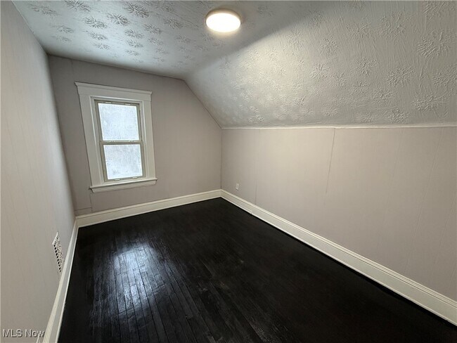 Building Photo - 4128 E 114th St