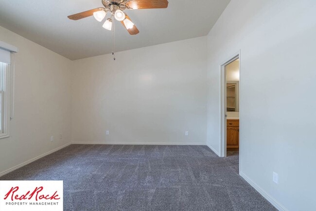 Building Photo - 3 Bedroom End Unit Home in Downtown St. George