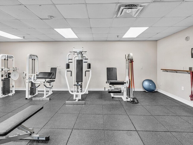 Building Photo - 5087 Oakhill Ln