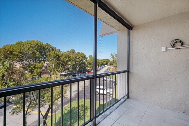 Building Photo - 13707 Kendale Lakes Cir