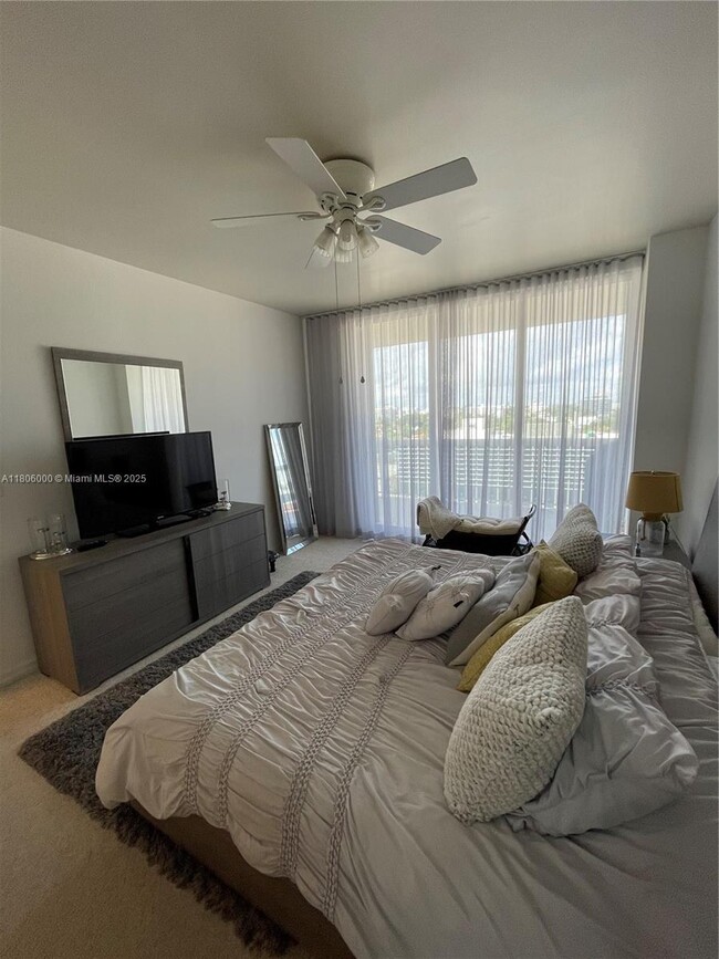 Building Photo - 9559 Collins Ave