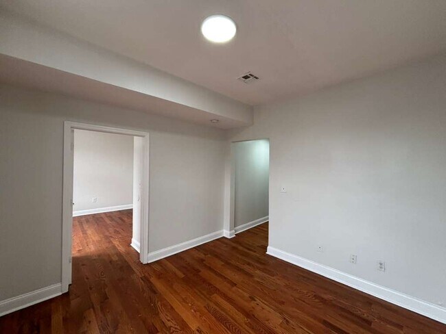 Building Photo - 162 Bergen Ave